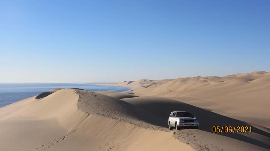 From Walvis Bay: Sandwich Harbour World Heritage Site - Lunch on a dune (or on the beach): the break that makes the sightings stick