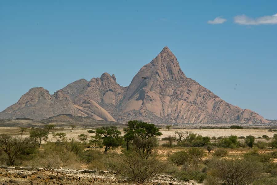 Spitzkoppe : via Zeila Shipwreck - Morning Coastal Road Trip: Zeila Shipwreck to Henties Bay