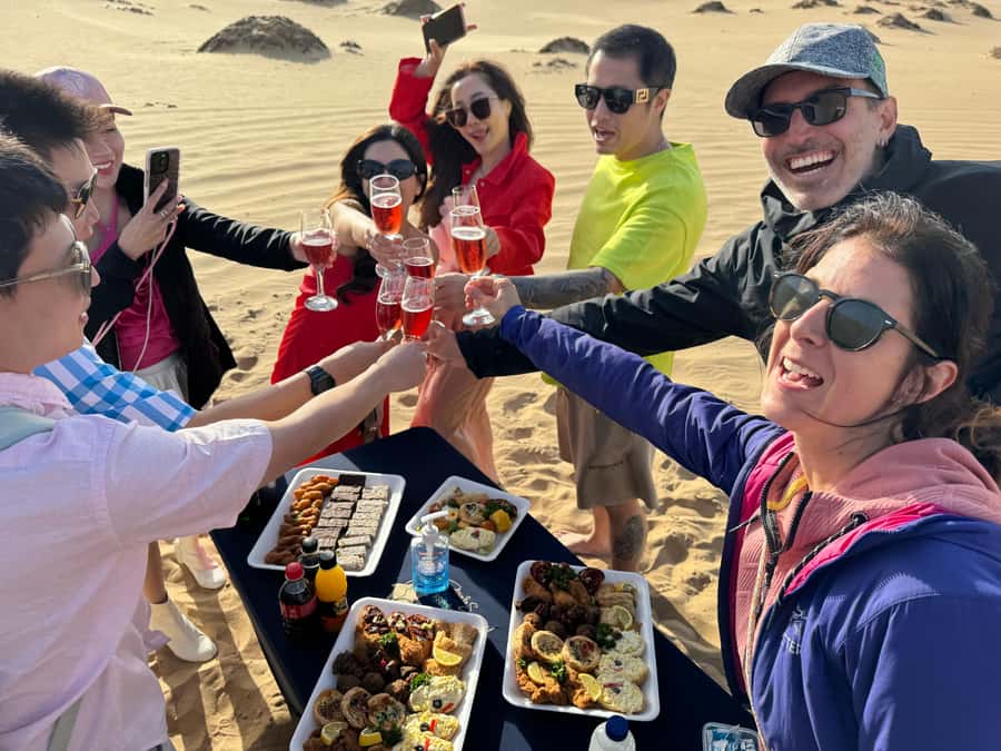 Walvisbay: Sandwich Harbour 4x4 & Sandboarding Tours - The search for the Namib Web-footed Gecko